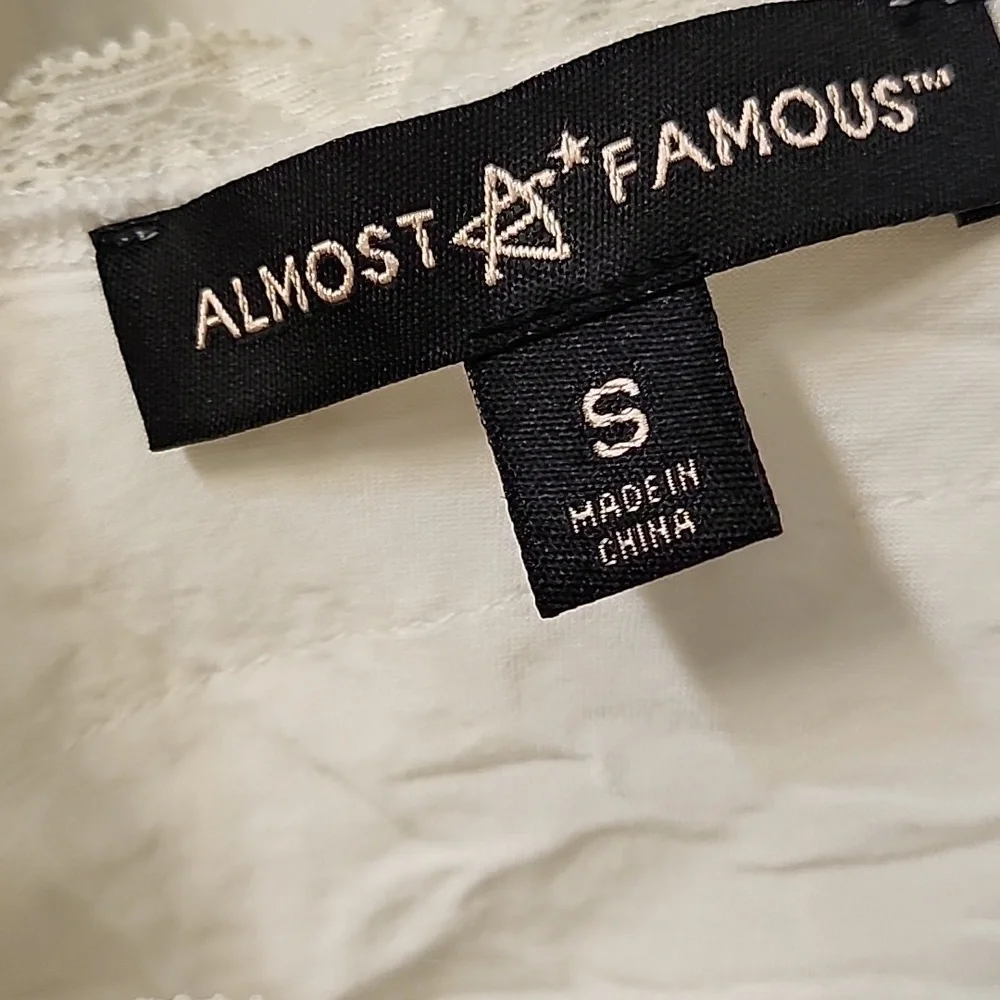 Elegant White Lace Trim Blouse By Almost Famous - Picture 4 of 6